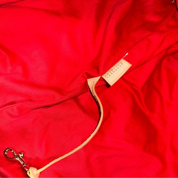 Dooney & Bourke Vintage travel bag. - Picture 13 of 16